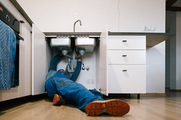 Professional Emergency Plumber technician working in Dickerson, MD